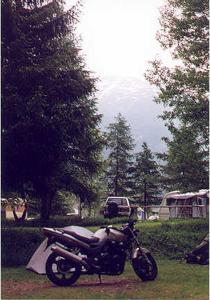 Finally made it to the campsite in Zernez, Switserland, 8 june 2001 Finally made it to the campsite in Zernez, Switserland, 8 june 2001