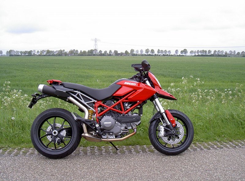 Ducati Hypermotard 796