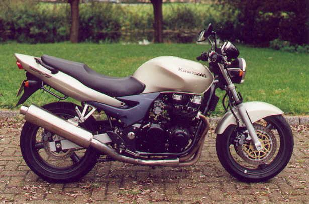 Kawasaki ZR-7, right side, low handlebar, photo taken in Gouda