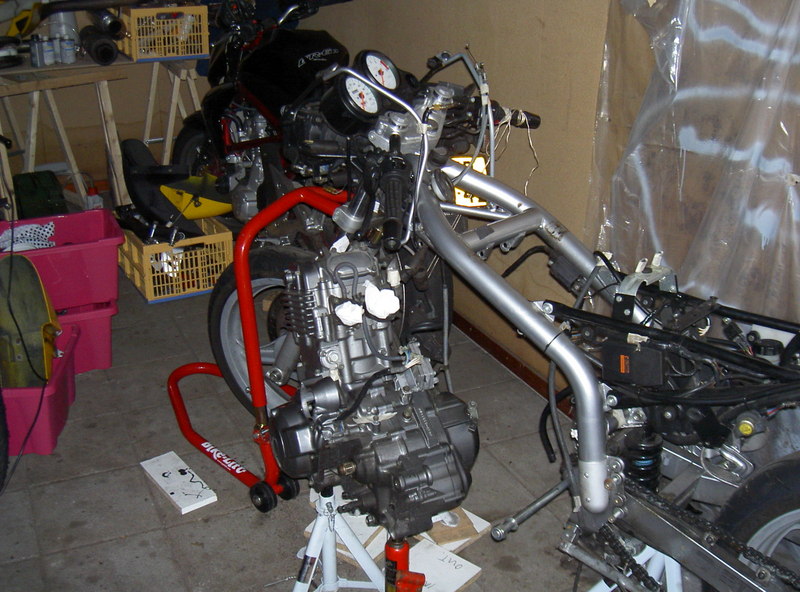 Engine separated from frame MuZ Skorpion Sport